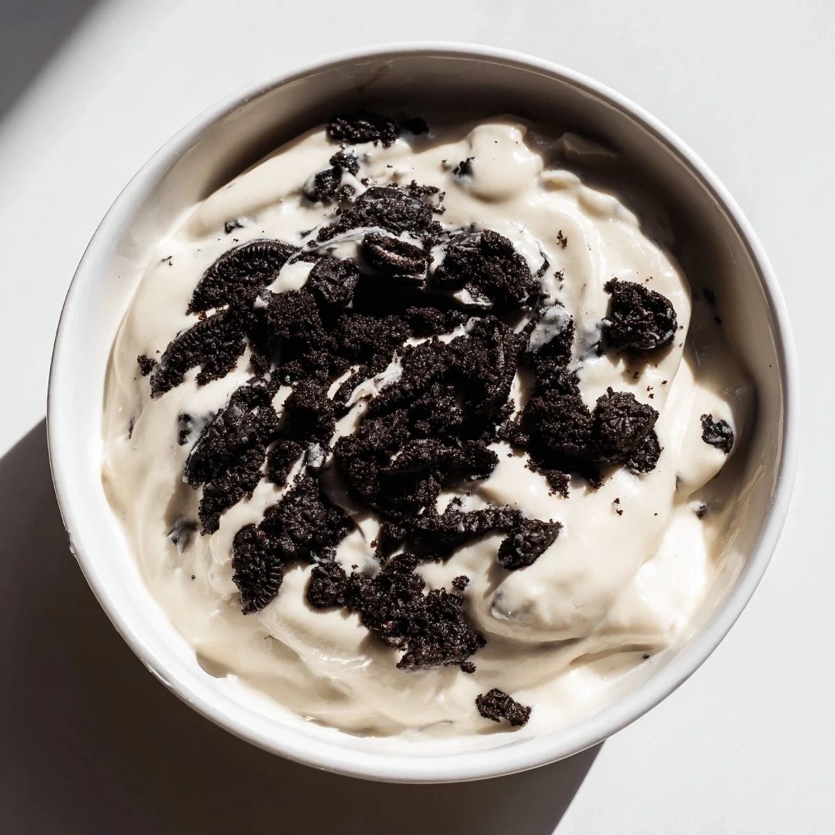 Creamy vanilla pudding with layers of crushed Oreos, a simple, delicious dessert ready to enjoy.
