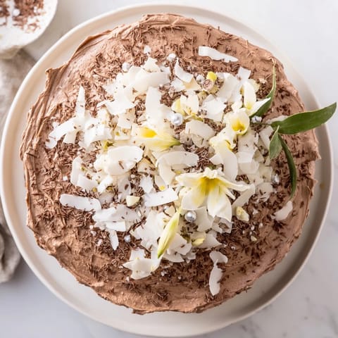 A snowy, festive Table dHiver Sapin et Flocons dessert with white chocolate and coconut.